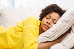 7 Healthy Tips For a Good Night's Sleep | www.naturallyhealthynews.com