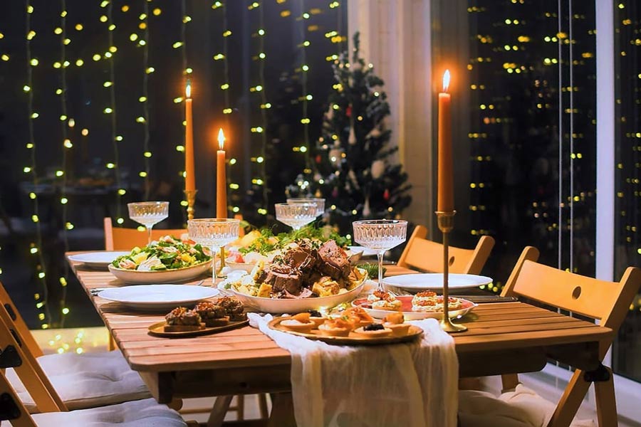 Navigating Holiday Parties: 5 Healthy Tips for Festive Eating