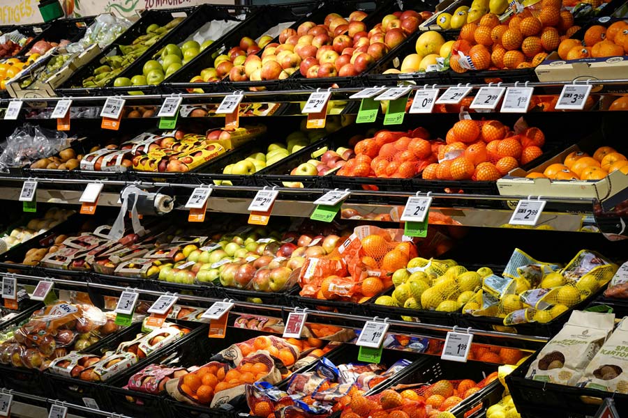 The Dirty Dozen and Clean Fifteen 2025: A Practical Guide to Pesticides in Your Produce